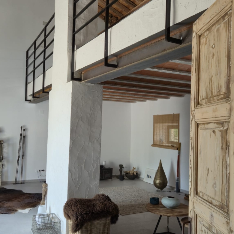 B&B te koop in Almansa: Unieke Off-grid Finca met Toeristische Licentie