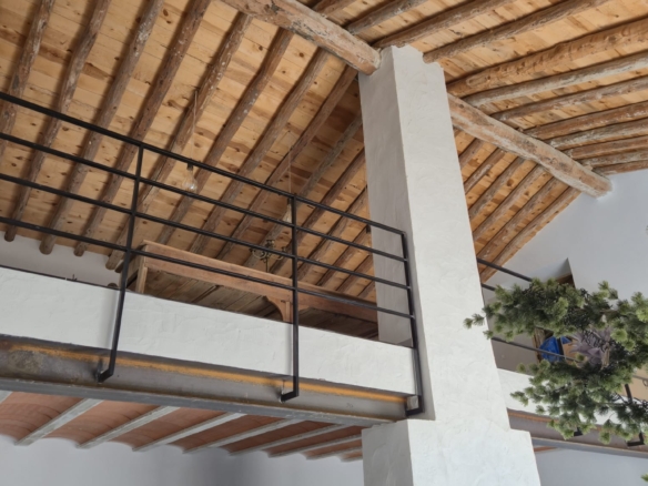 B&B te koop in Almansa: Unieke Off-grid Finca met Toeristische Licentie