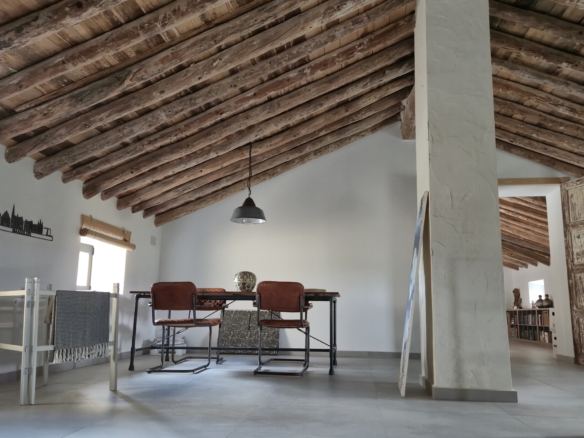 B&B te koop in Almansa: Unieke Off-grid Finca met Toeristische Licentie