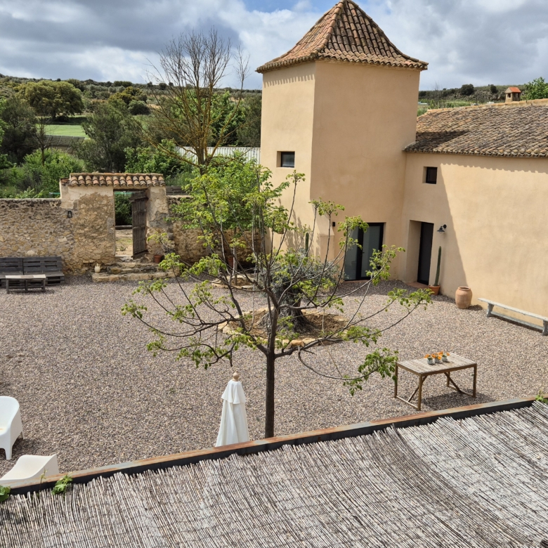 B&B te koop in Almansa: Unieke Off-grid Finca met Toeristische Licentie