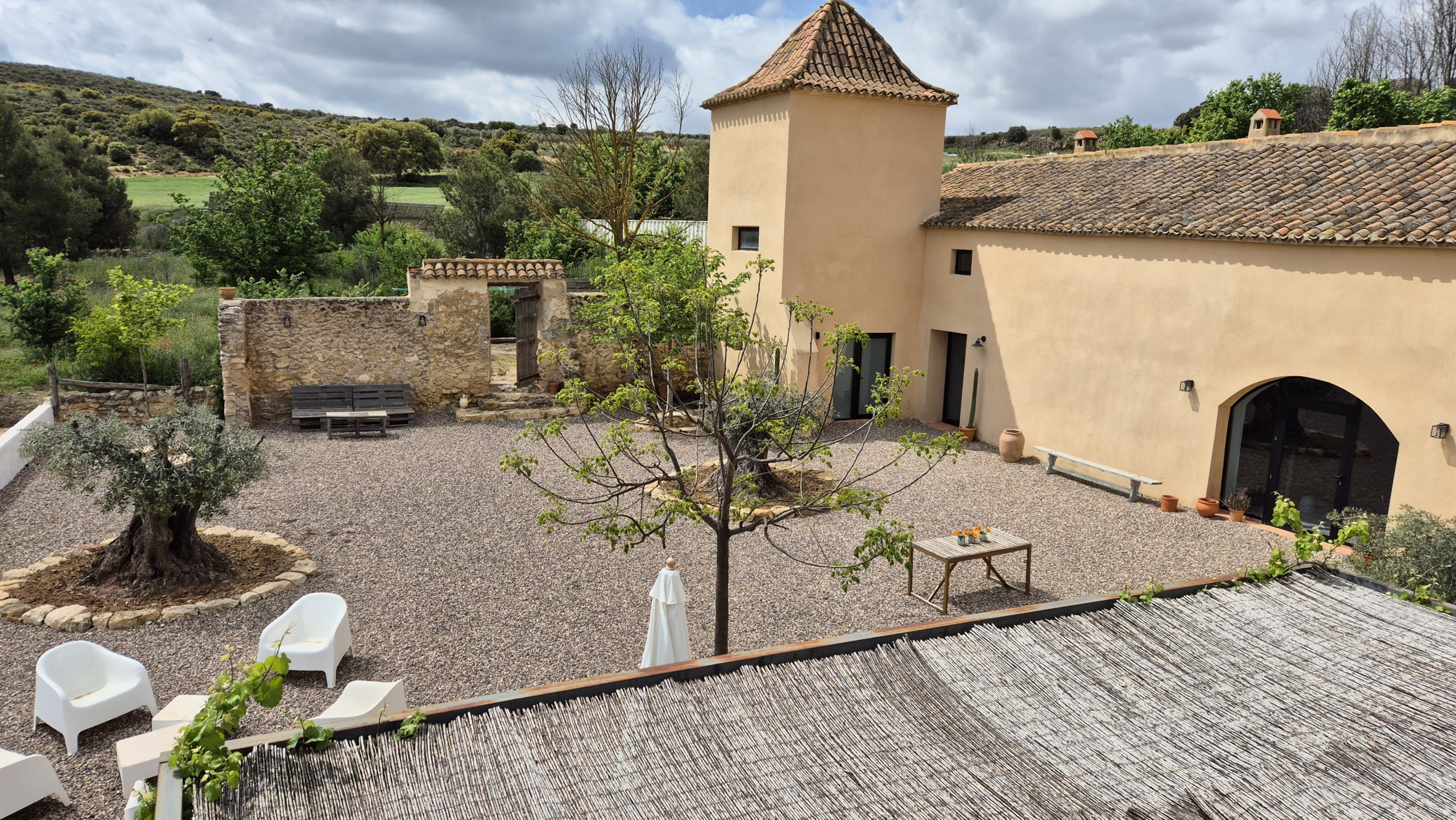 B&B te koop in Almansa: Unieke Off-grid Finca met Toeristische Licentie