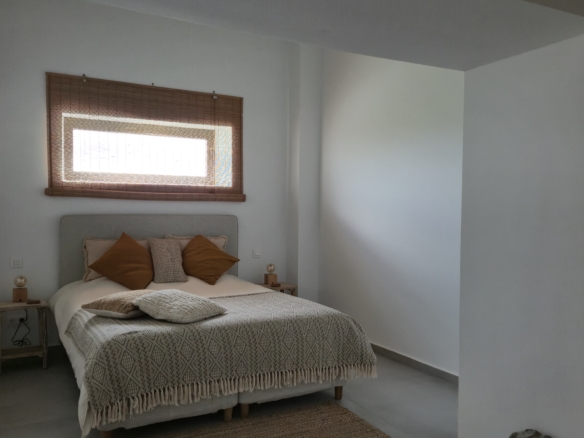 B&B te koop in Almansa: Unieke Off-grid Finca met Toeristische Licentie
