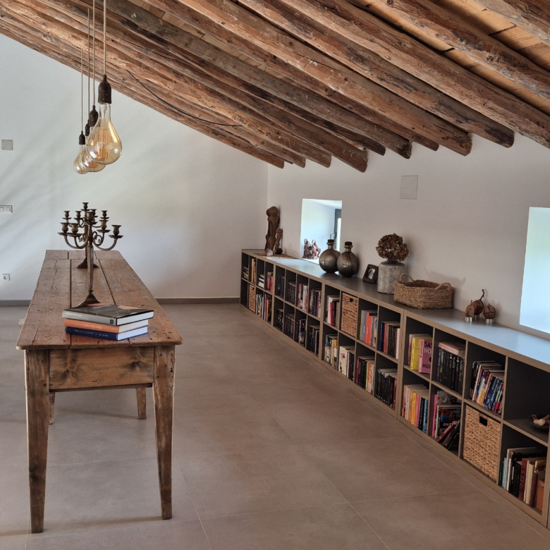 B&B te koop in Almansa: Unieke Off-grid Finca met Toeristische Licentie