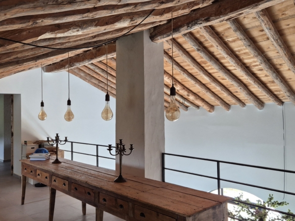 B&B te koop in Almansa: Unieke Off-grid Finca met Toeristische Licentie