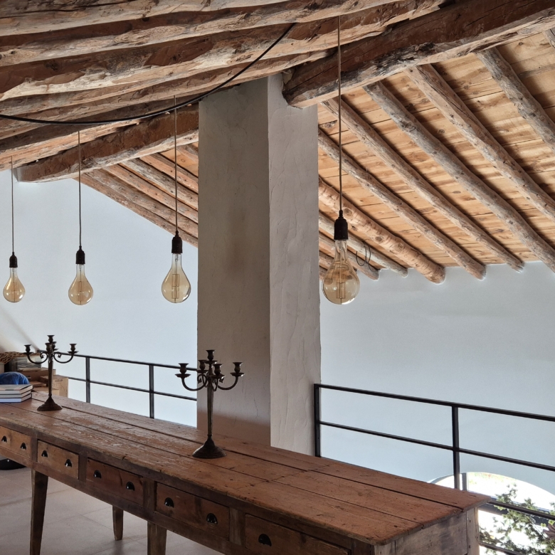 B&B te koop in Almansa: Unieke Off-grid Finca met Toeristische Licentie