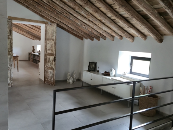 B&B te koop in Almansa: Unieke Off-grid Finca met Toeristische Licentie