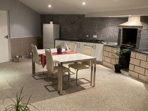 Unieke luxe villa met gastenverblijf en privézwembad te koop in Hondón de los Frailes