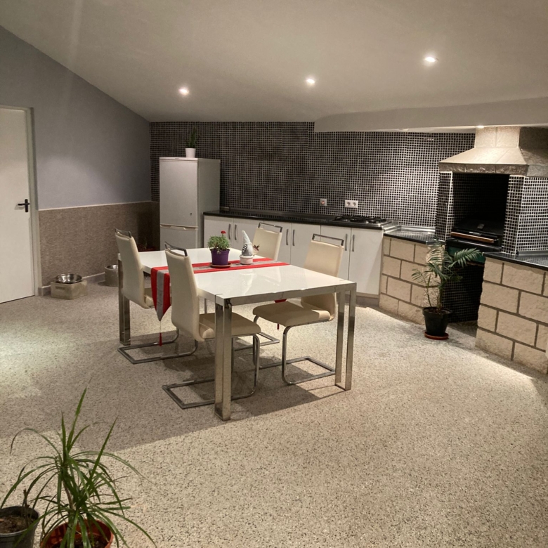 Unieke luxe villa met gastenverblijf en privézwembad te koop in Hondón de los Frailes