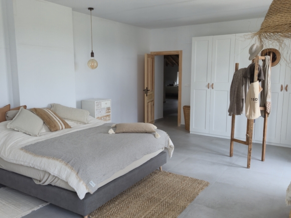 B&B te koop in Almansa: Unieke Off-grid Finca met Toeristische Licentie
