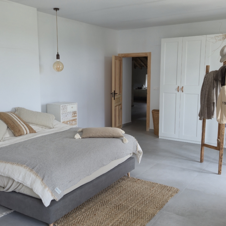 B&B te koop in Almansa: Unieke Off-grid Finca met Toeristische Licentie