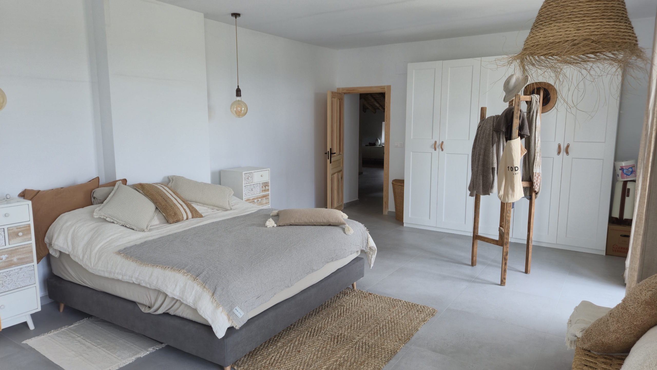 B&B te koop in Almansa: Unieke Off-grid Finca met Toeristische Licentie