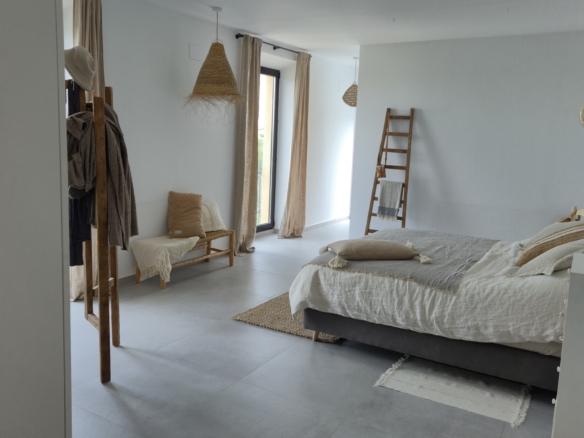 B&B te koop in Almansa: Unieke Off-grid Finca met Toeristische Licentie