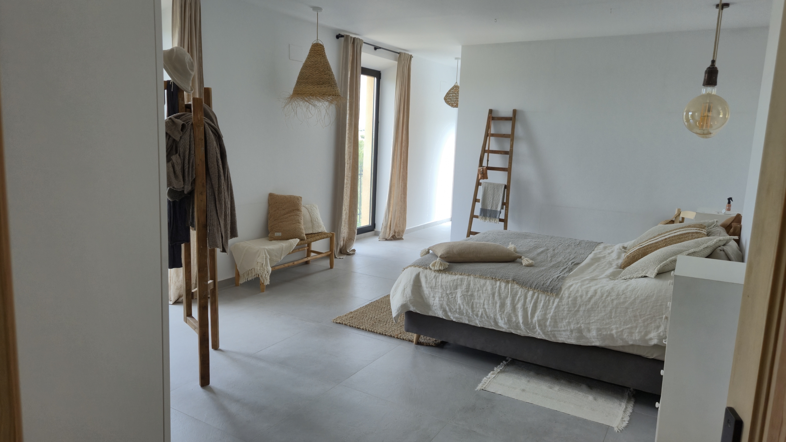 B&B te koop in Almansa: Unieke Off-grid Finca met Toeristische Licentie