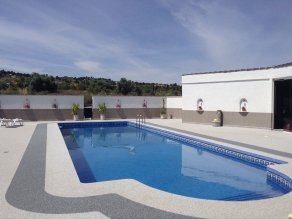 Unieke luxe villa met gastenverblijf en privézwembad te koop in Hondón de los Frailes