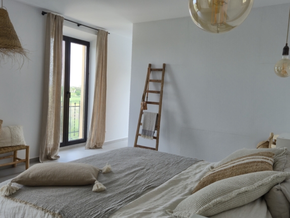 B&B te koop in Almansa: Unieke Off-grid Finca met Toeristische Licentie
