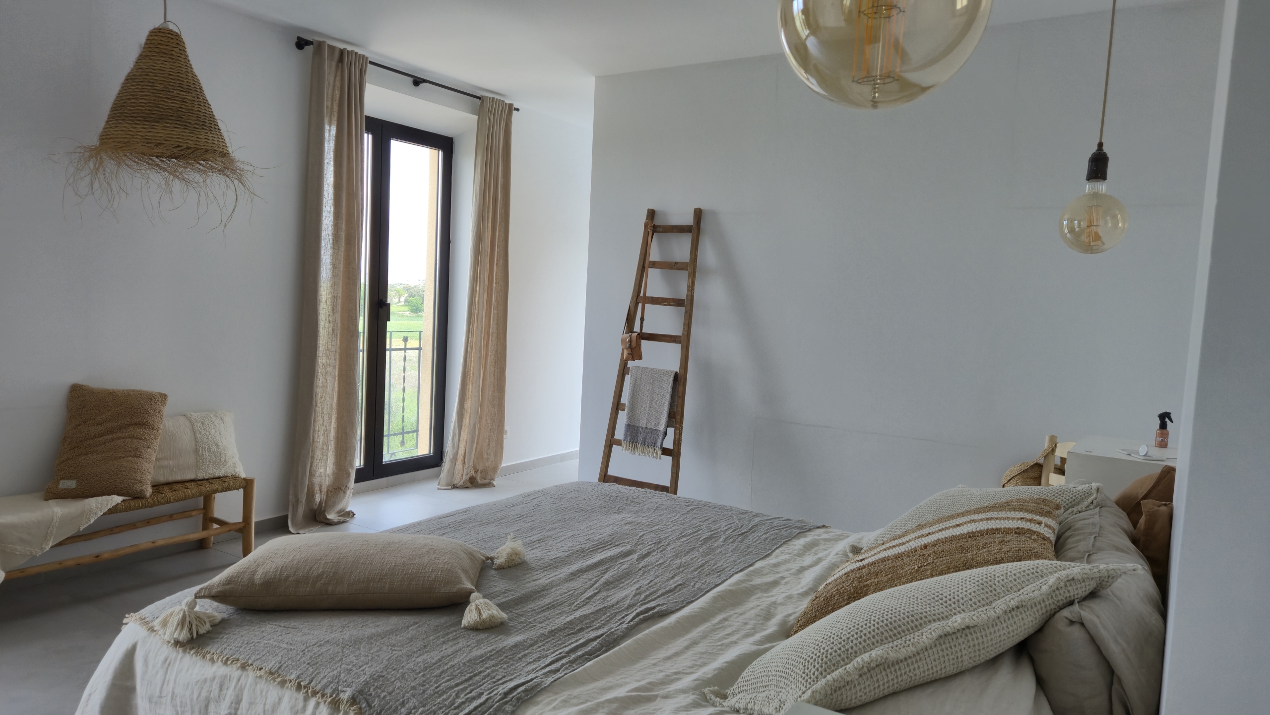 B&B te koop in Almansa: Unieke Off-grid Finca met Toeristische Licentie