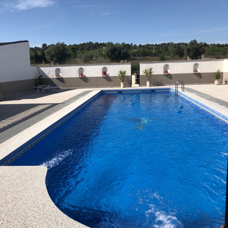 Unieke luxe villa met gastenverblijf en privézwembad te koop in Hondón de los Frailes