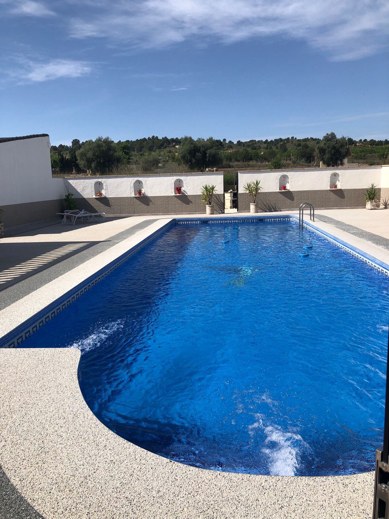 Unieke luxe villa met gastenverblijf en privézwembad te koop in Hondón de los Frailes
