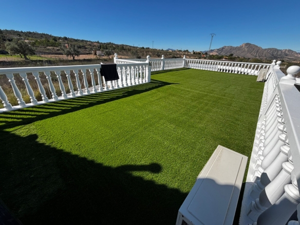 Unieke luxe villa met gastenverblijf en privézwembad te koop in Hondón de los Frailes