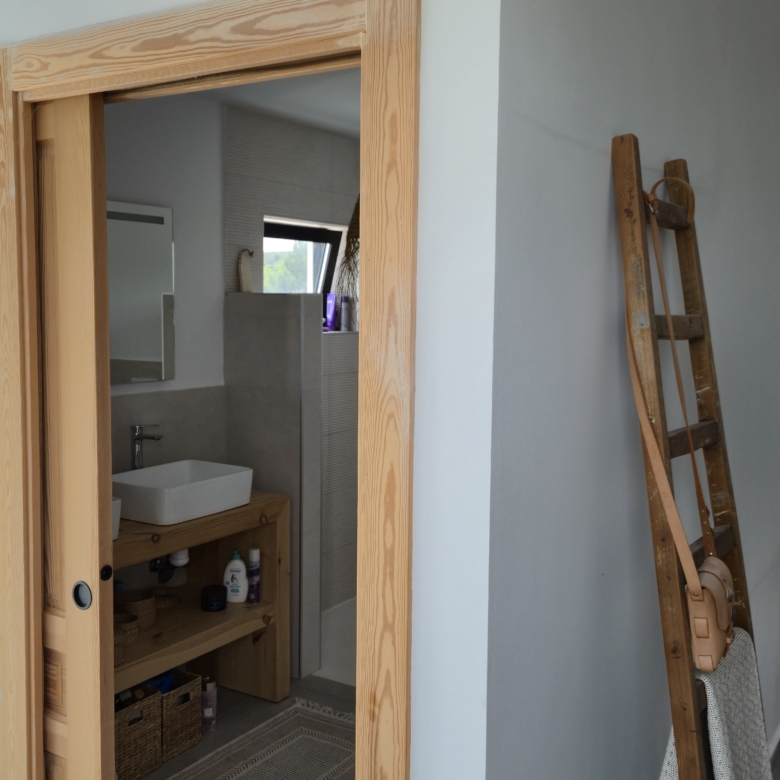 B&B te koop in Almansa: Unieke Off-grid Finca met Toeristische Licentie