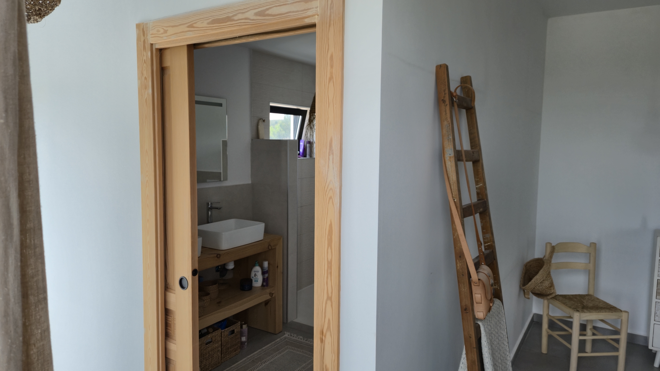 B&B te koop in Almansa: Unieke Off-grid Finca met Toeristische Licentie