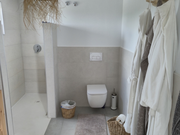 B&B te koop in Almansa: Unieke Off-grid Finca met Toeristische Licentie
