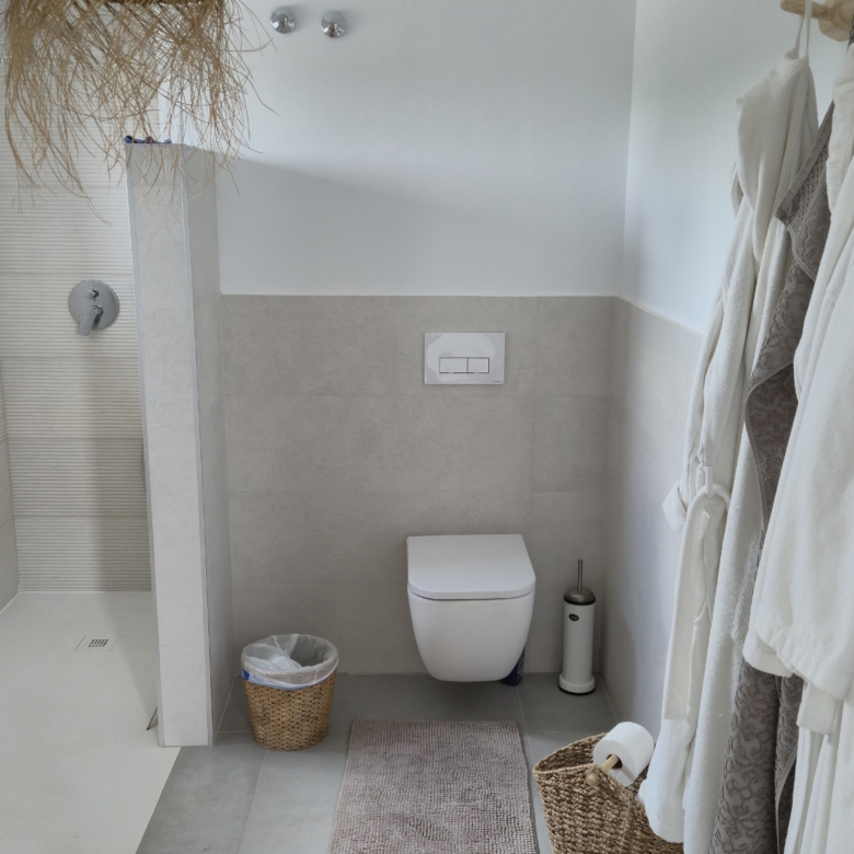 B&B te koop in Almansa: Unieke Off-grid Finca met Toeristische Licentie