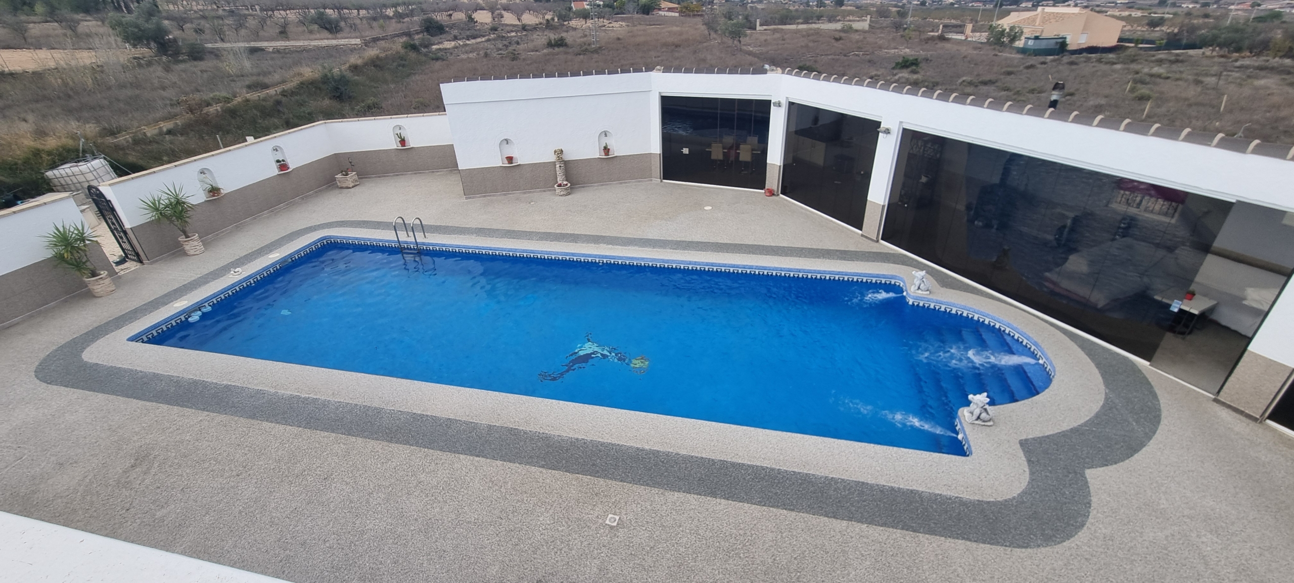 Unieke luxe villa met gastenverblijf en privézwembad te koop in Hondón de los Frailes