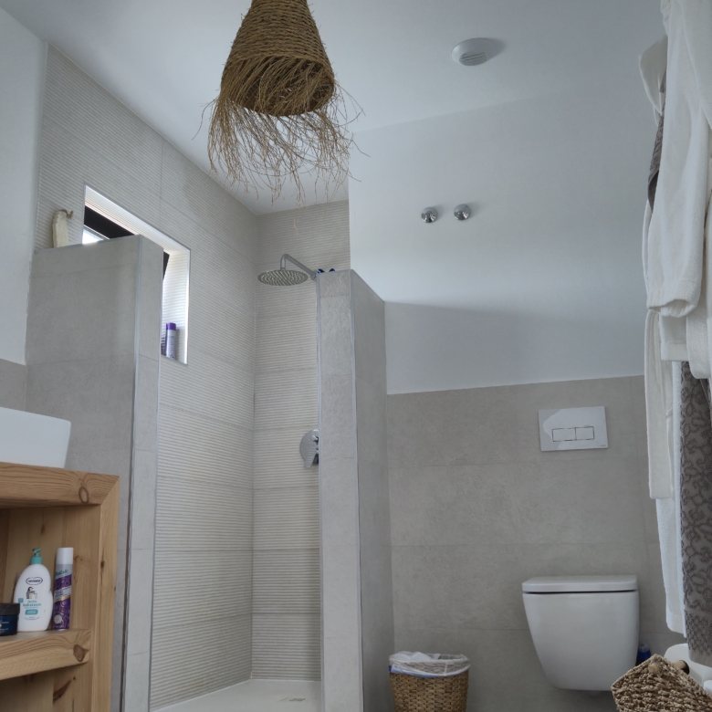 B&B te koop in Almansa: Unieke Off-grid Finca met Toeristische Licentie