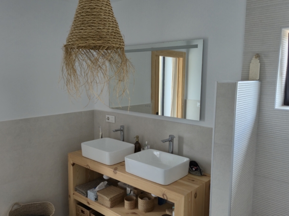 B&B te koop in Almansa: Unieke Off-grid Finca met Toeristische Licentie
