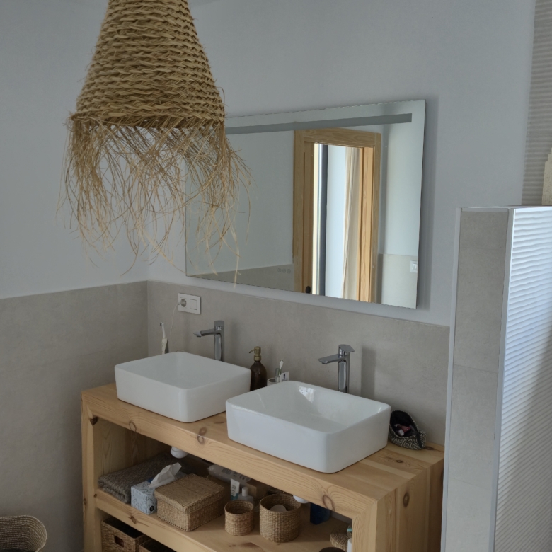 B&B te koop in Almansa: Unieke Off-grid Finca met Toeristische Licentie