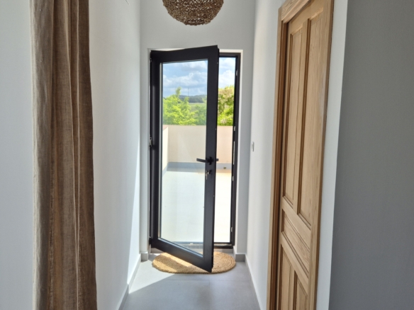 B&B te koop in Almansa: Unieke Off-grid Finca met Toeristische Licentie
