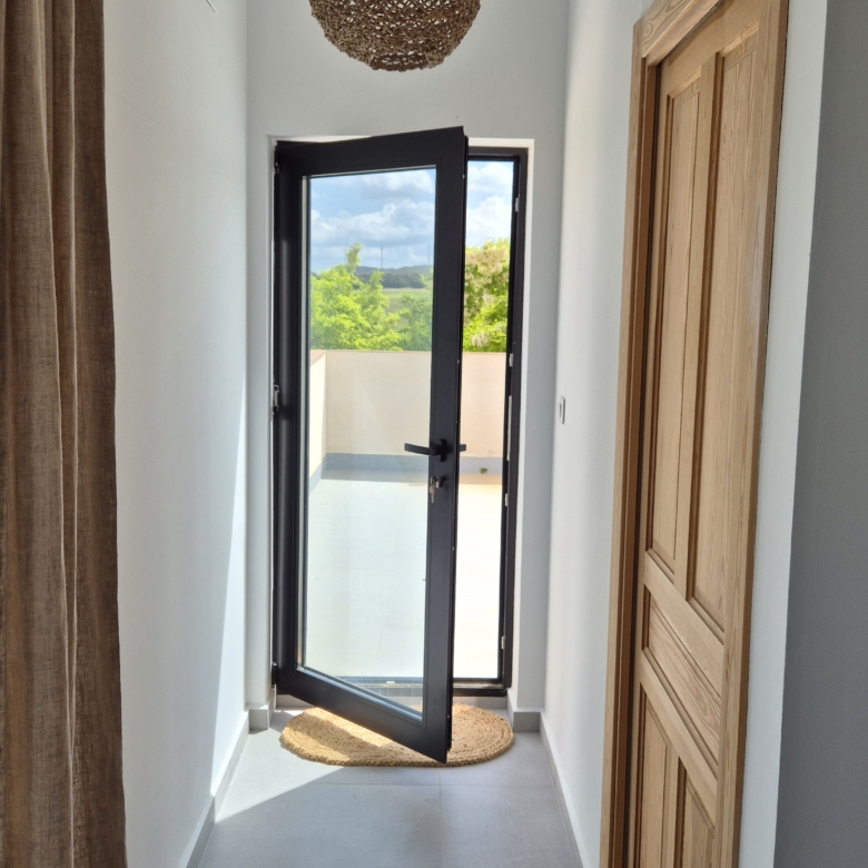 B&B te koop in Almansa: Unieke Off-grid Finca met Toeristische Licentie