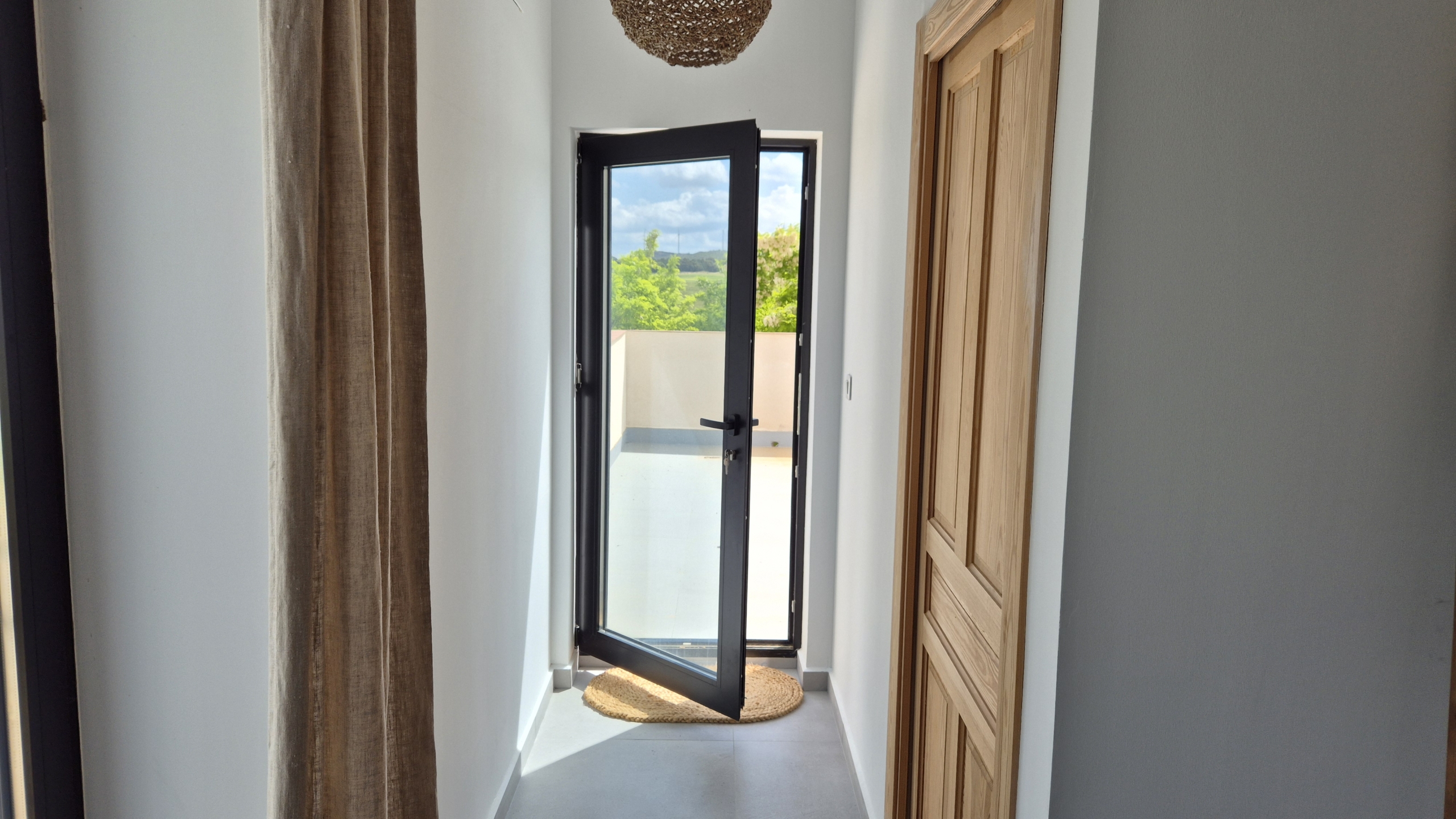 B&B te koop in Almansa: Unieke Off-grid Finca met Toeristische Licentie