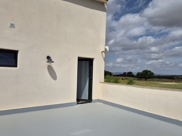 B&B te koop in Almansa: Unieke Off-grid Finca met Toeristische Licentie