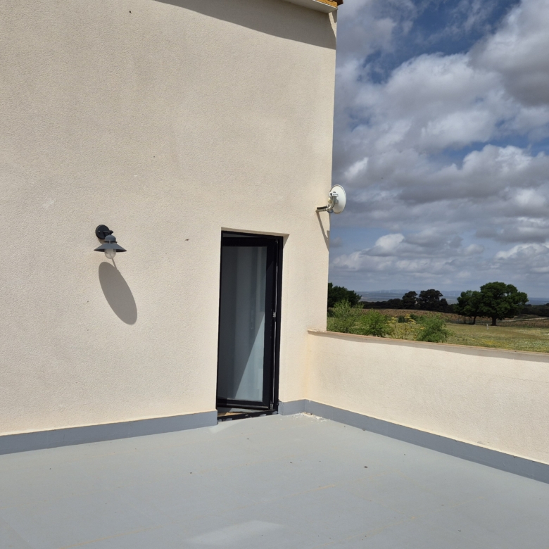 B&B te koop in Almansa: Unieke Off-grid Finca met Toeristische Licentie