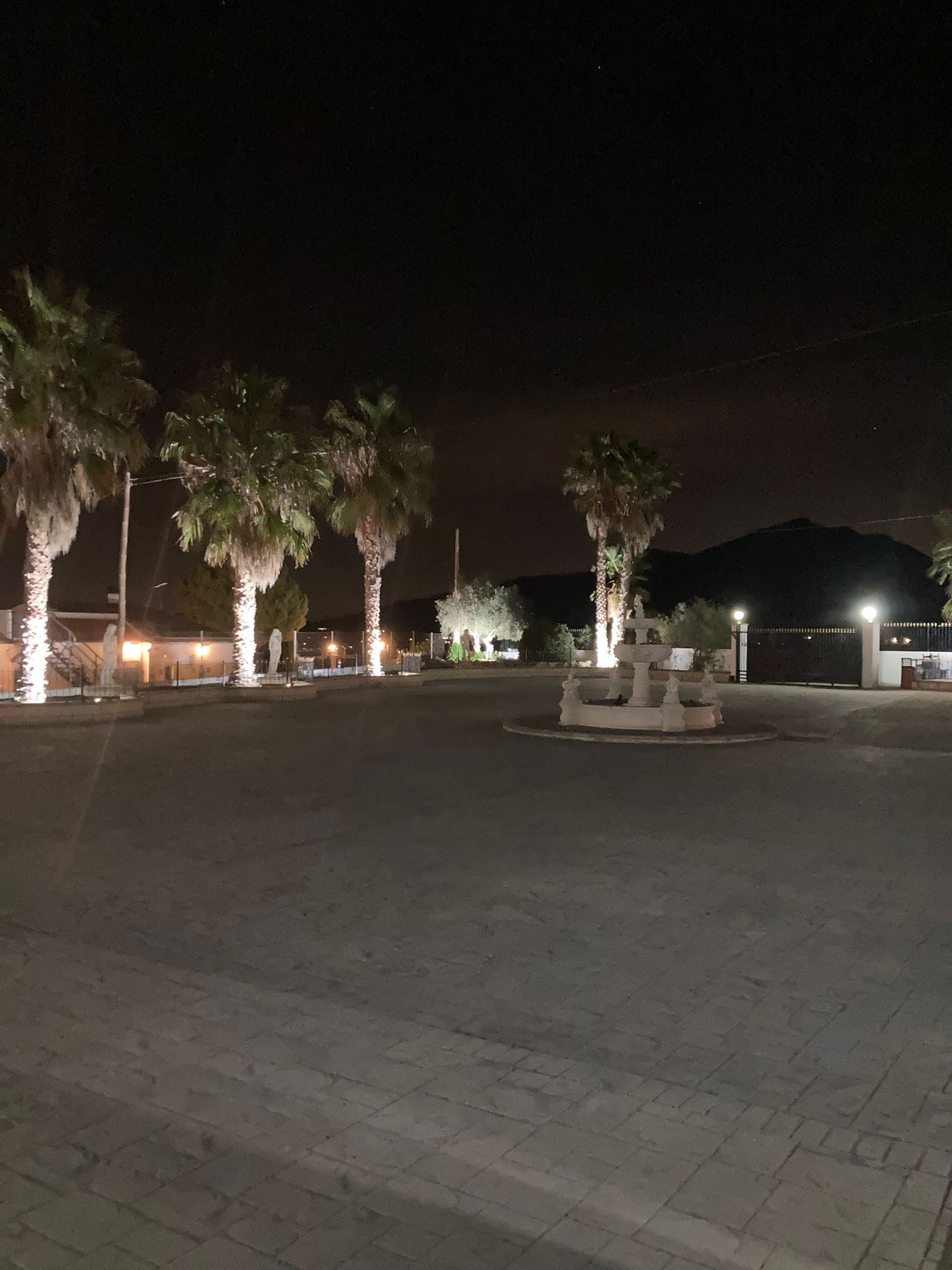 Unieke luxe villa met gastenverblijf en privézwembad te koop in Hondón de los Frailes