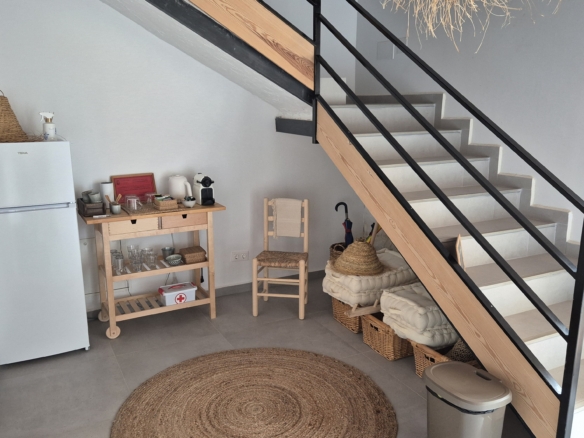 B&B te koop in Almansa: Unieke Off-grid Finca met Toeristische Licentie