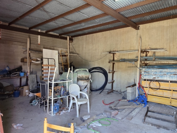 Landgoed met gastenverblijf, zwembad en loods