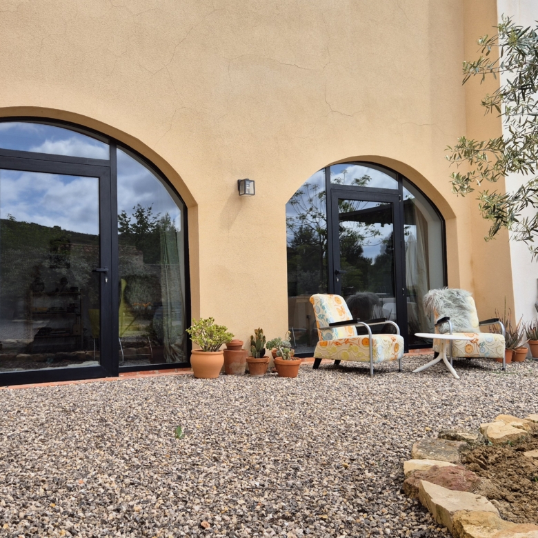 B&B te koop in Almansa: Unieke Off-grid Finca met Toeristische Licentie