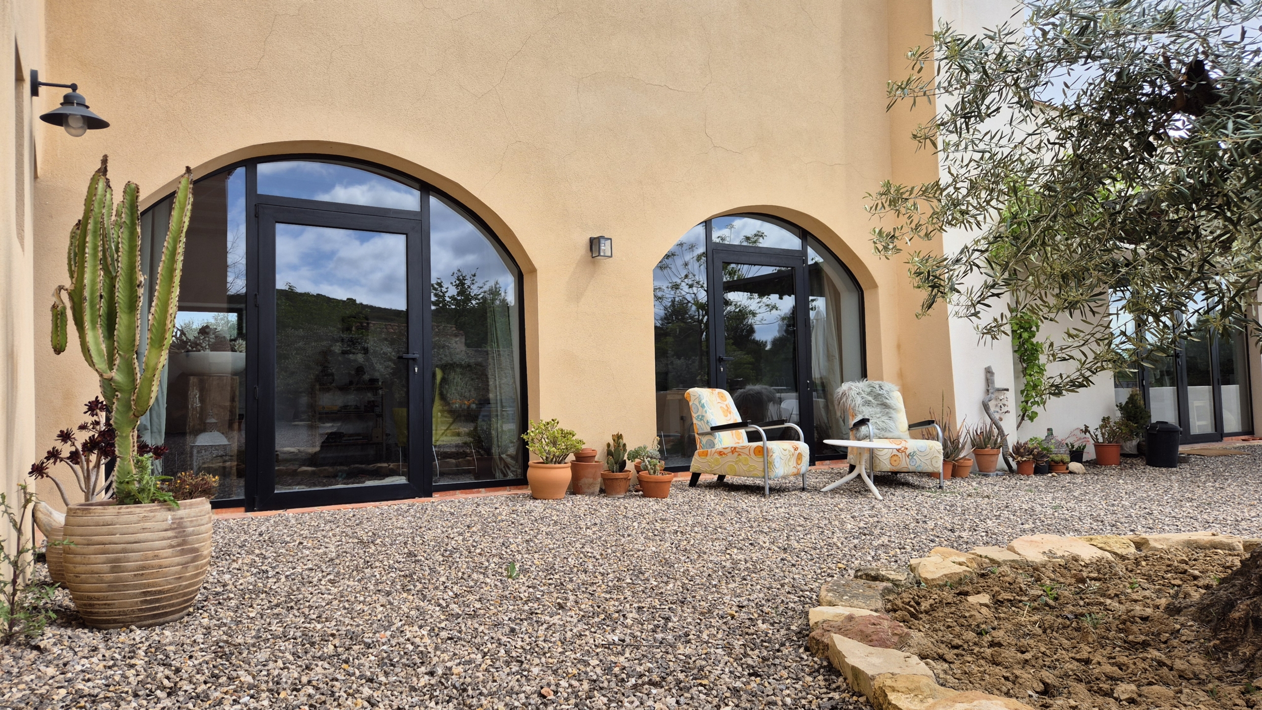 B&B te koop in Almansa: Unieke Off-grid Finca met Toeristische Licentie