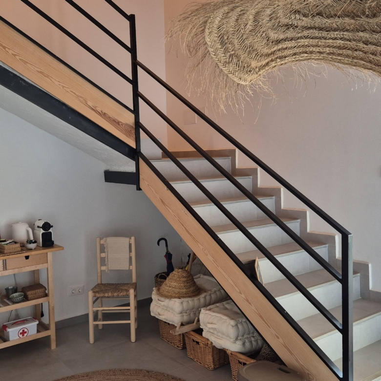 B&B te koop in Almansa: Unieke Off-grid Finca met Toeristische Licentie