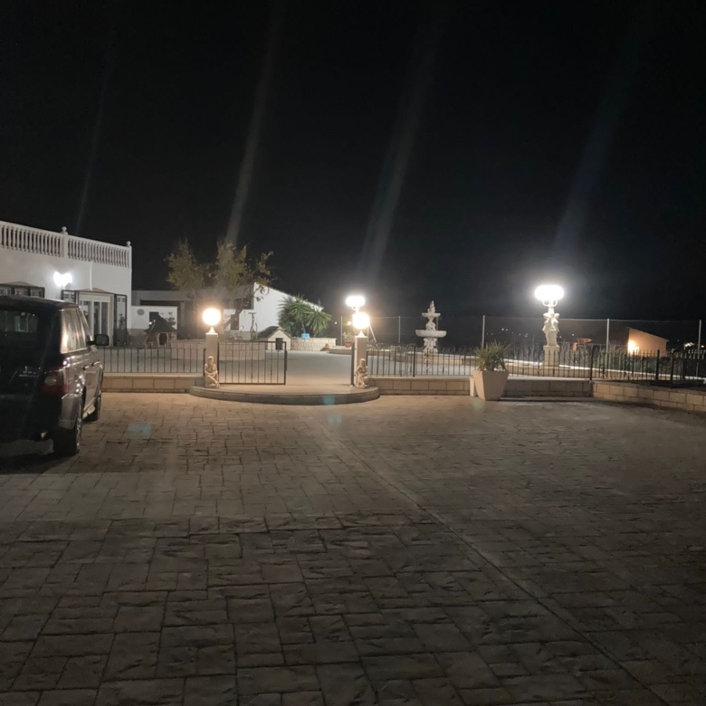 Unieke luxe villa met gastenverblijf en privézwembad te koop in Hondón de los Frailes