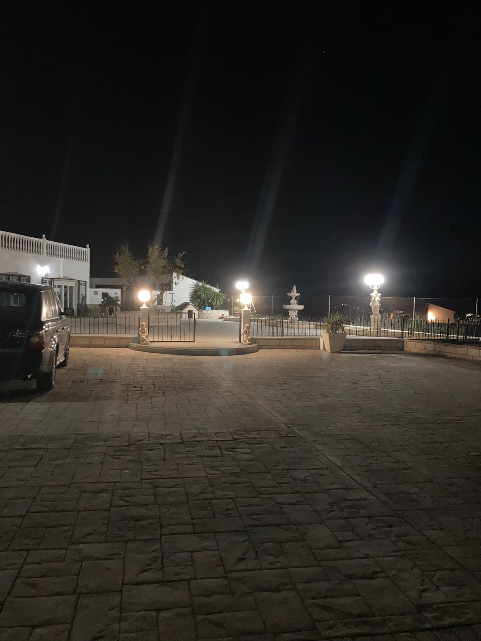 Unieke luxe villa met gastenverblijf en privézwembad te koop in Hondón de los Frailes