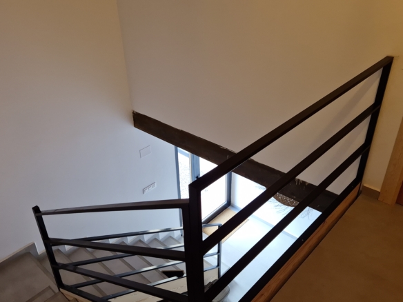 B&B te koop in Almansa: Unieke Off-grid Finca met Toeristische Licentie