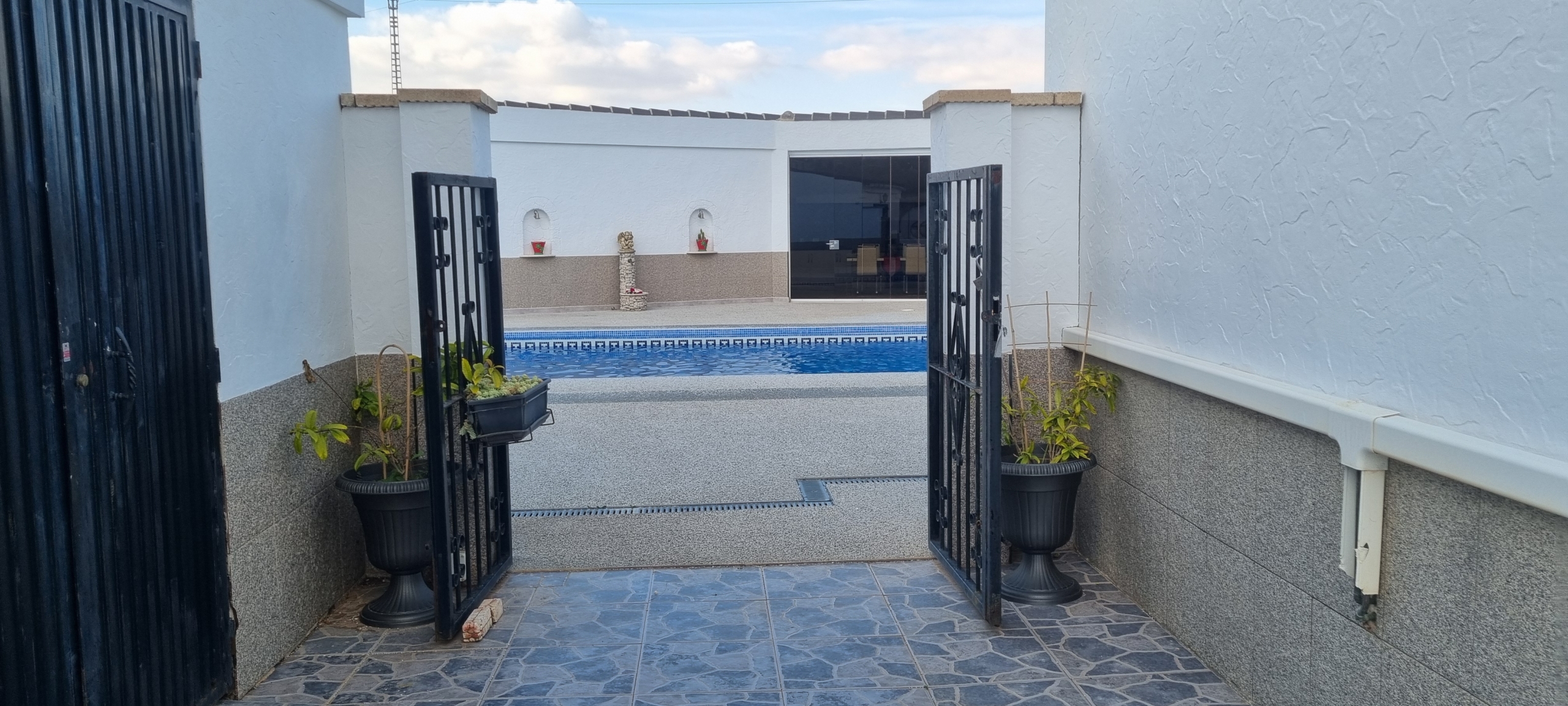 Unieke luxe villa met gastenverblijf en privézwembad te koop in Hondón de los Frailes