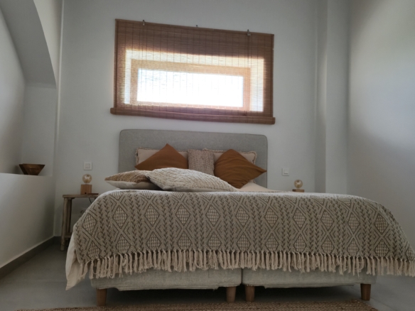 B&B te koop in Almansa: Unieke Off-grid Finca met Toeristische Licentie