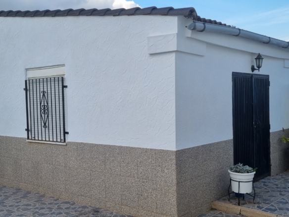 Unieke luxe villa met gastenverblijf en privézwembad te koop in Hondón de los Frailes