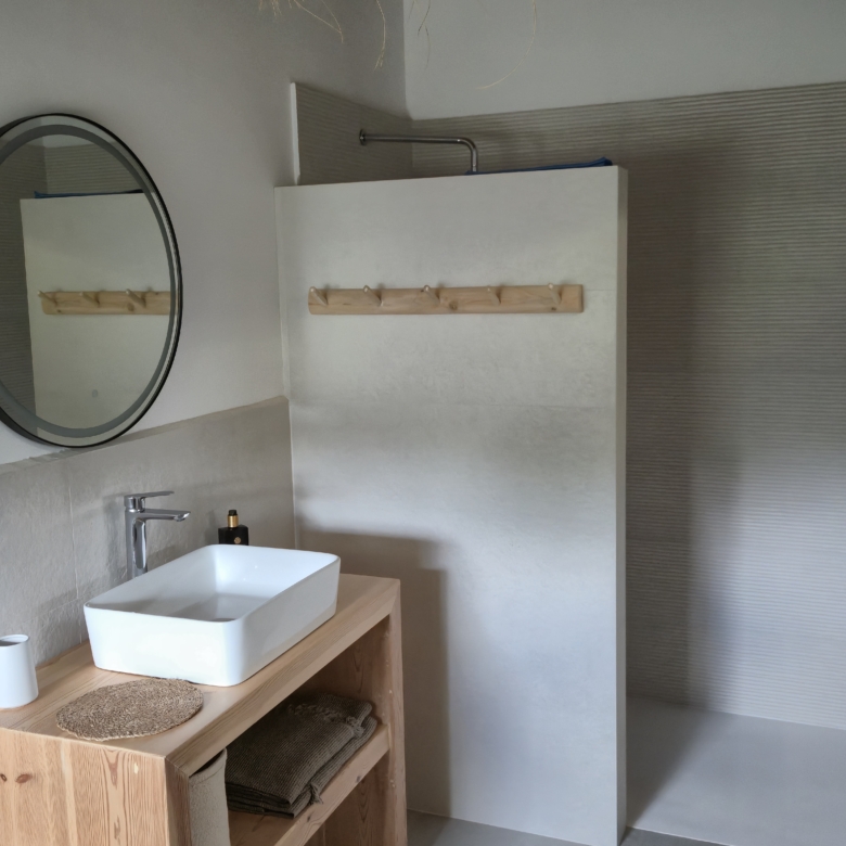 B&B te koop in Almansa: Unieke Off-grid Finca met Toeristische Licentie