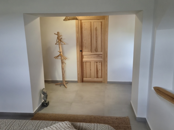 B&B te koop in Almansa: Unieke Off-grid Finca met Toeristische Licentie